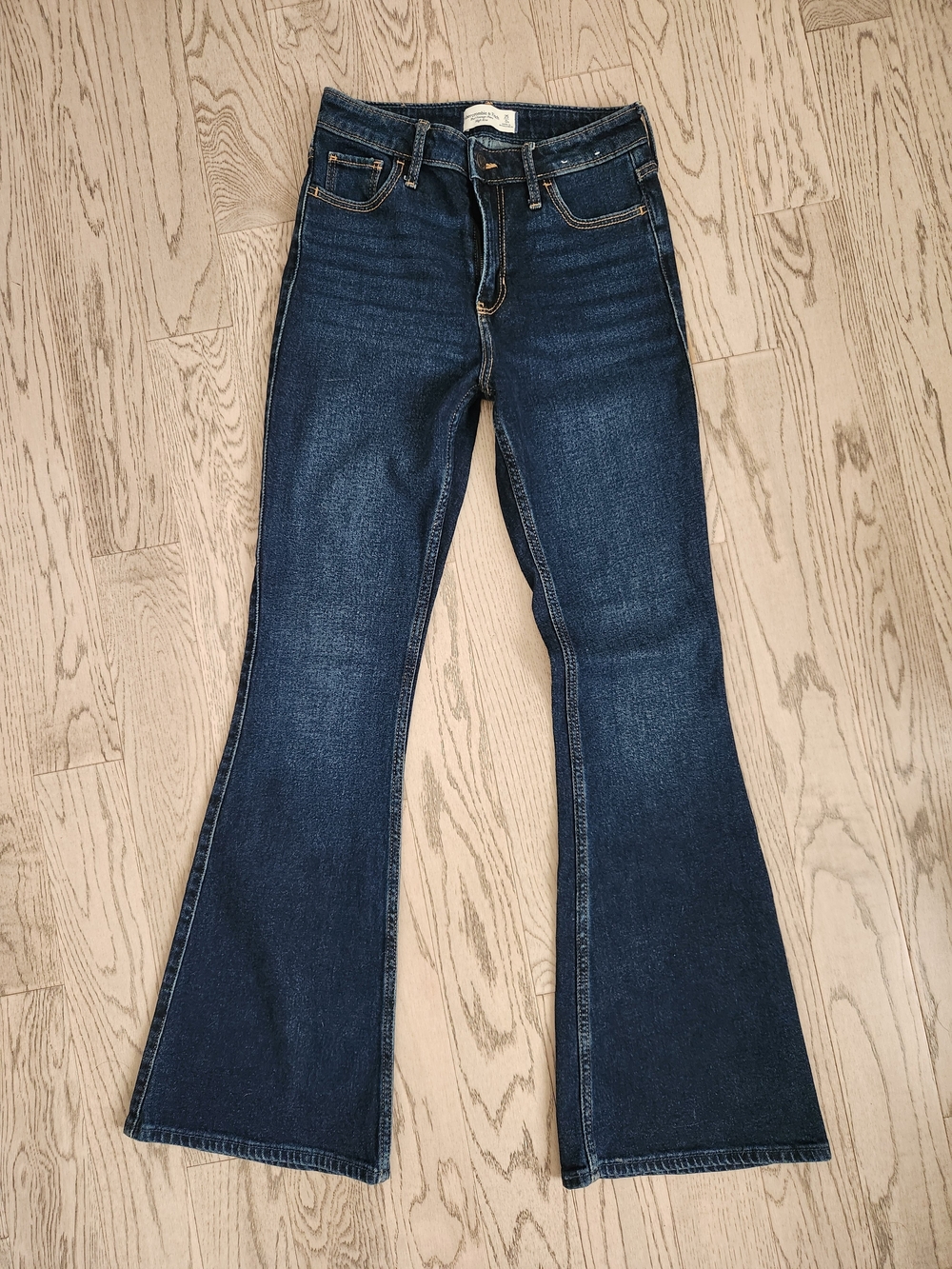 Abercrombie & Fitch The Vintage Flare High Rise Jeans 25"